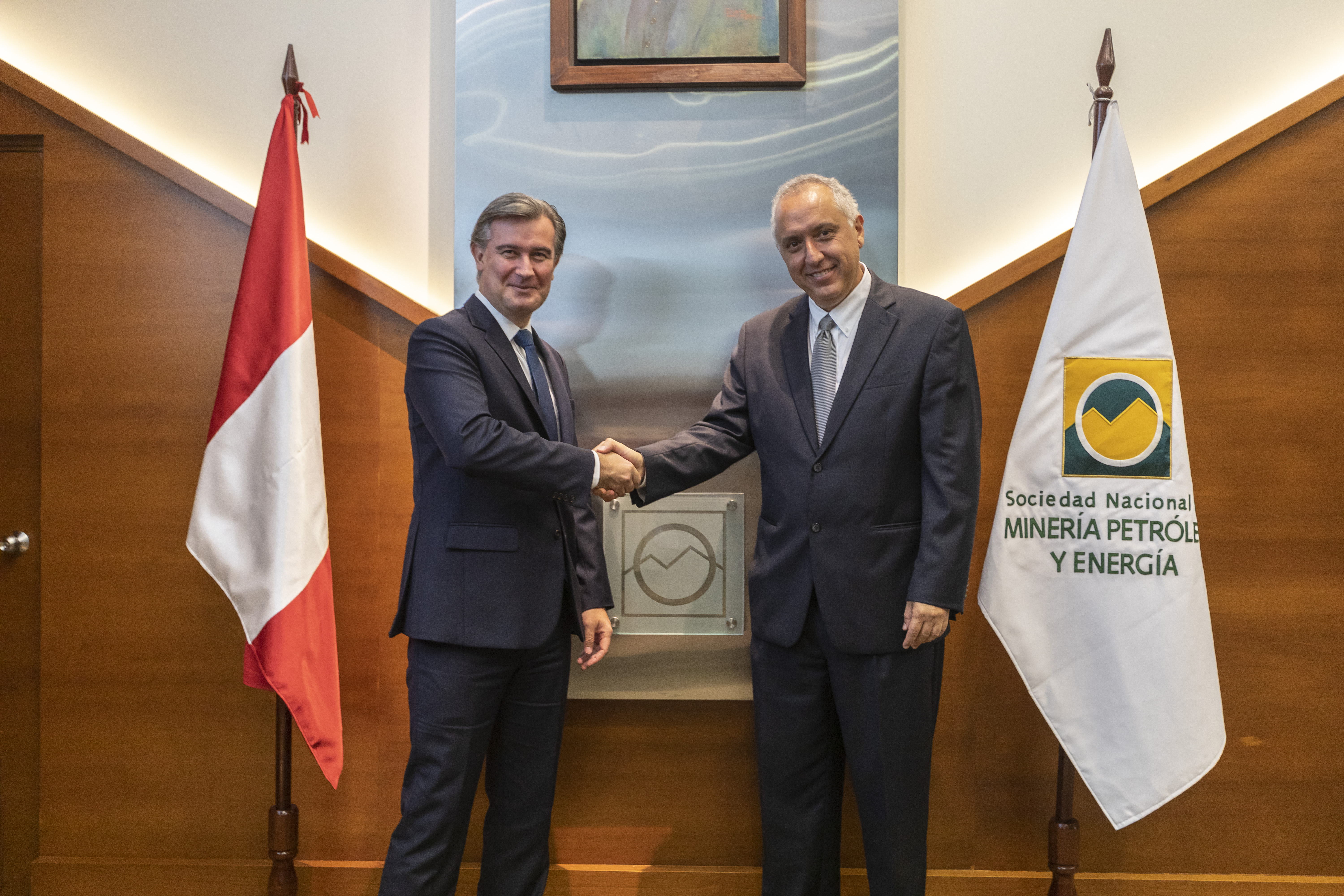 Nuevo Presidente Manuel Fumagalli y Luis Marchese Presidente saliente.jpg