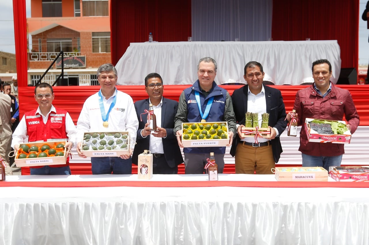 firma de convenio Antamina2.jpg